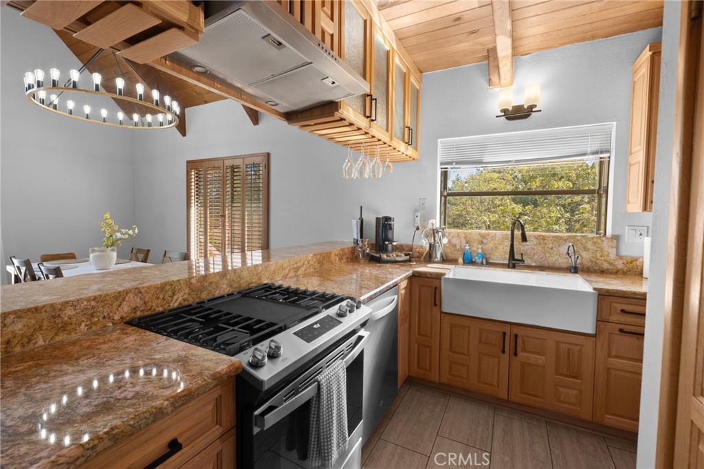 26220 Circle, Lake Arrowhead, CA 92391