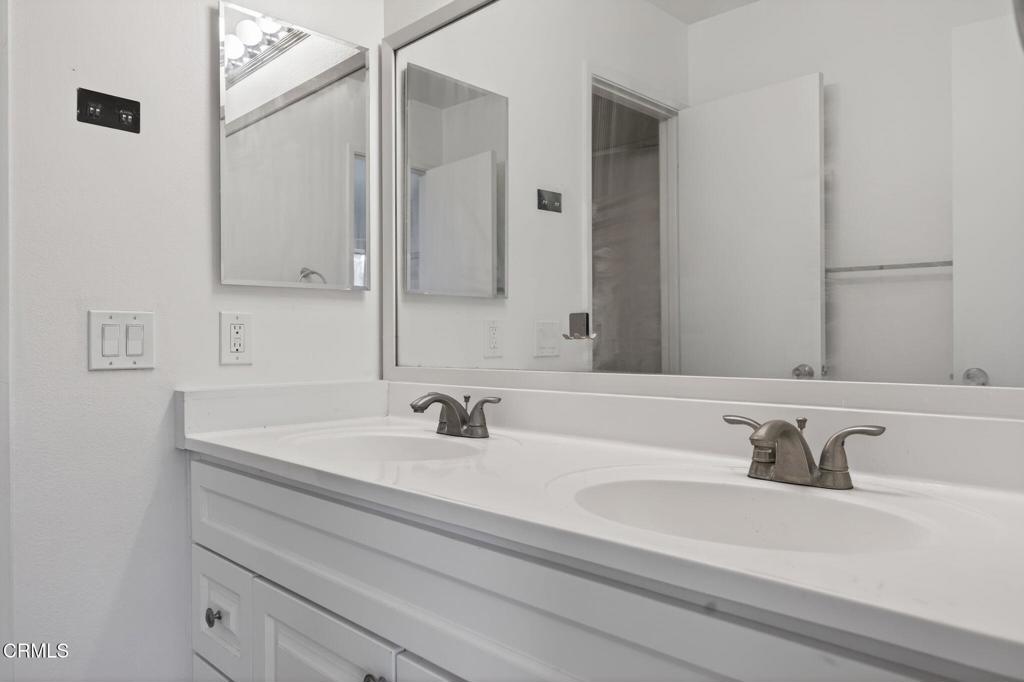 24-web-or-mls-UpmarketMedia-969 Mira-99
