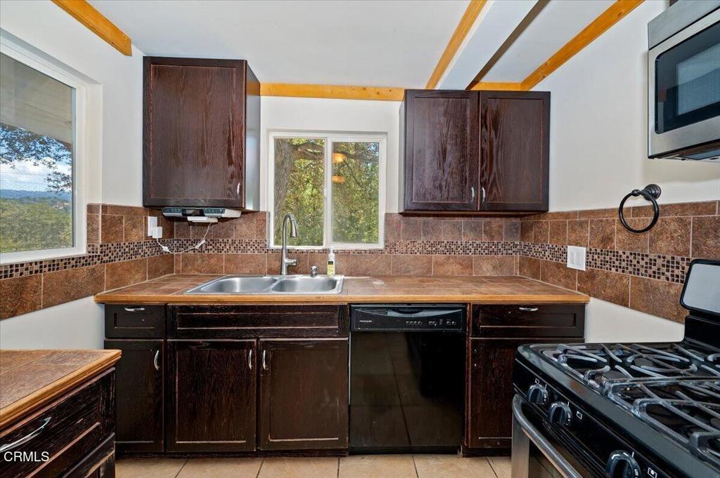 16-Kitchen