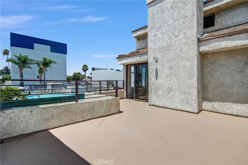 8221 Langdon Avenue, #207, Van Nuys, CA 91406