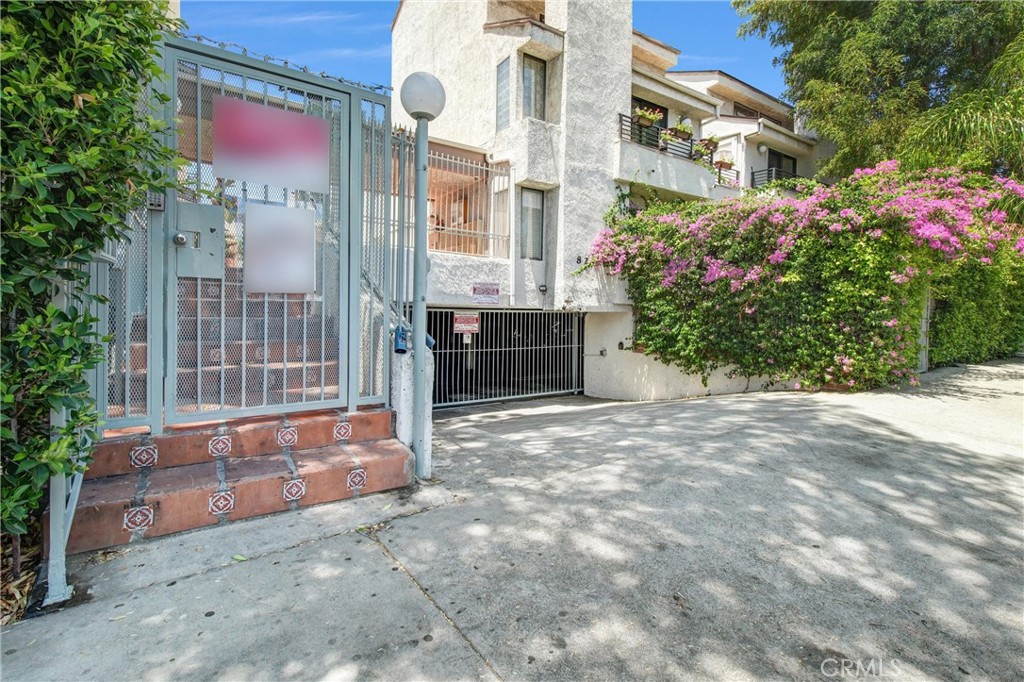 8221 Langdon Avenue, #207, Van Nuys, CA 91406