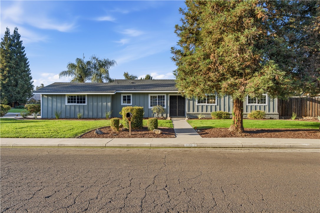 626 W Dorothea, Visalia, CA 93277