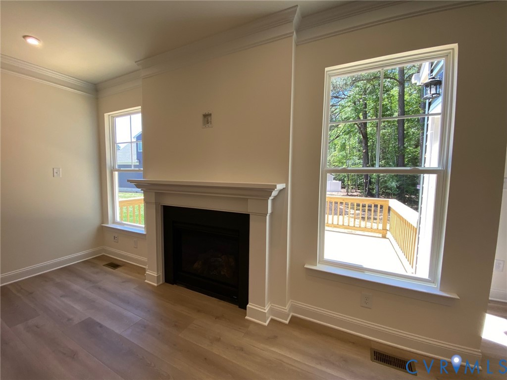 GAS FIREPLACE IN FAMILY ROOM