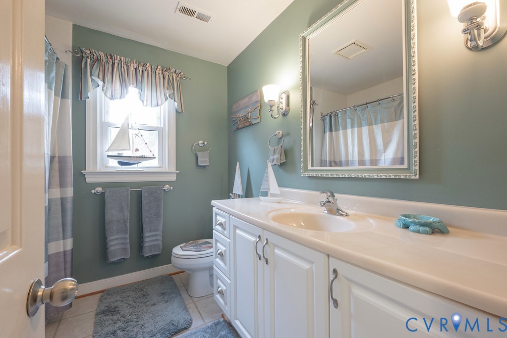 11709 Cliff Lawn Drive, Chester, VA 23831