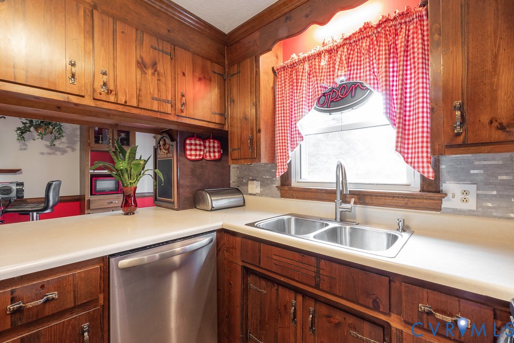 11709 Cliff Lawn Drive, Chester, VA 23831