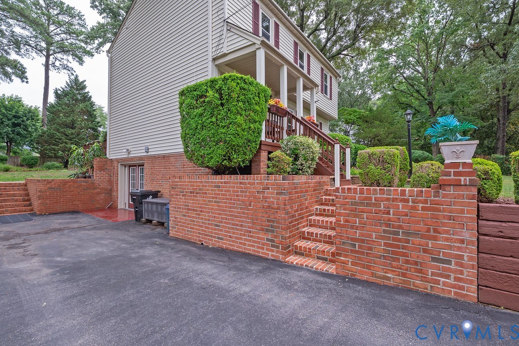 11709 Cliff Lawn Drive, Chester, VA 23831