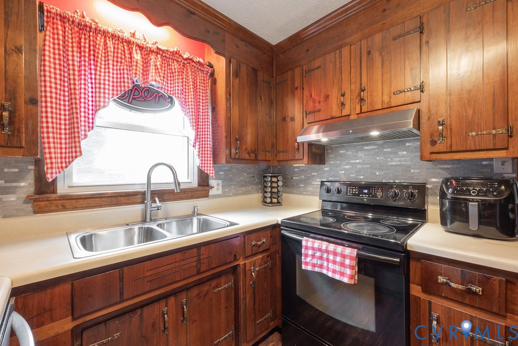 11709 Cliff Lawn Drive, Chester, VA 23831