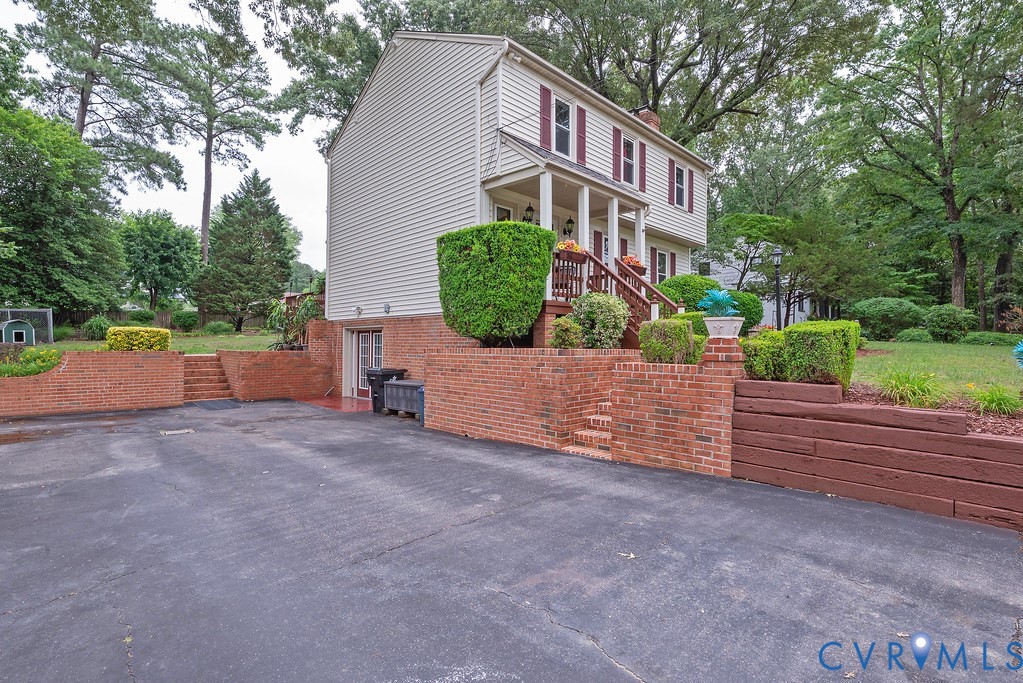 11709 Cliff Lawn Drive, Chester, VA 23831