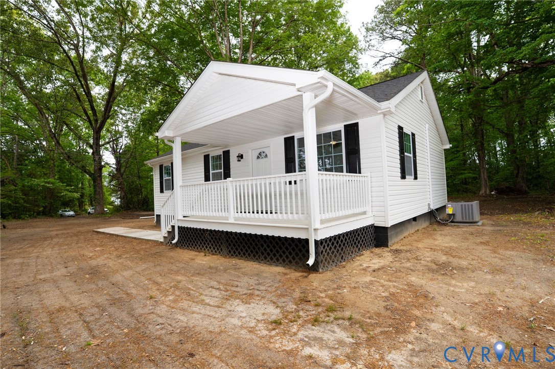 317 Wise Lane, West Point, VA 23110