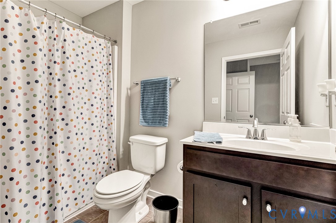 Guest - Full Bath (1st Floor)