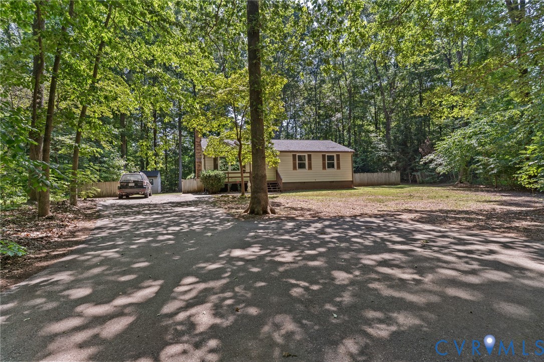 Long driveway with plenty of parking