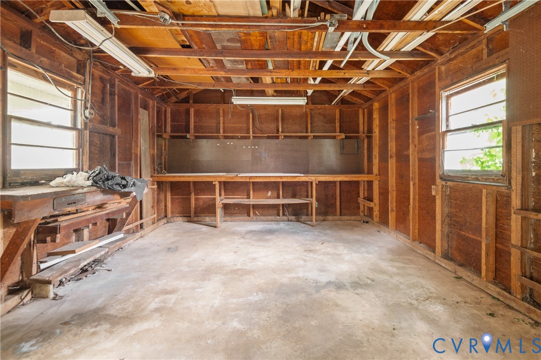 Garage / Workshop