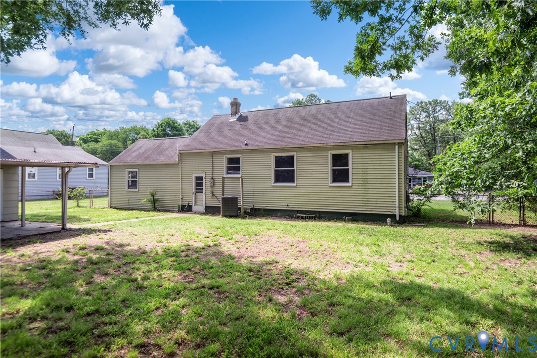 Sizeable fenced in back yard