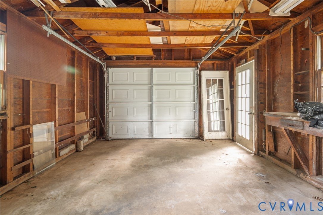 Detached garage/workshop