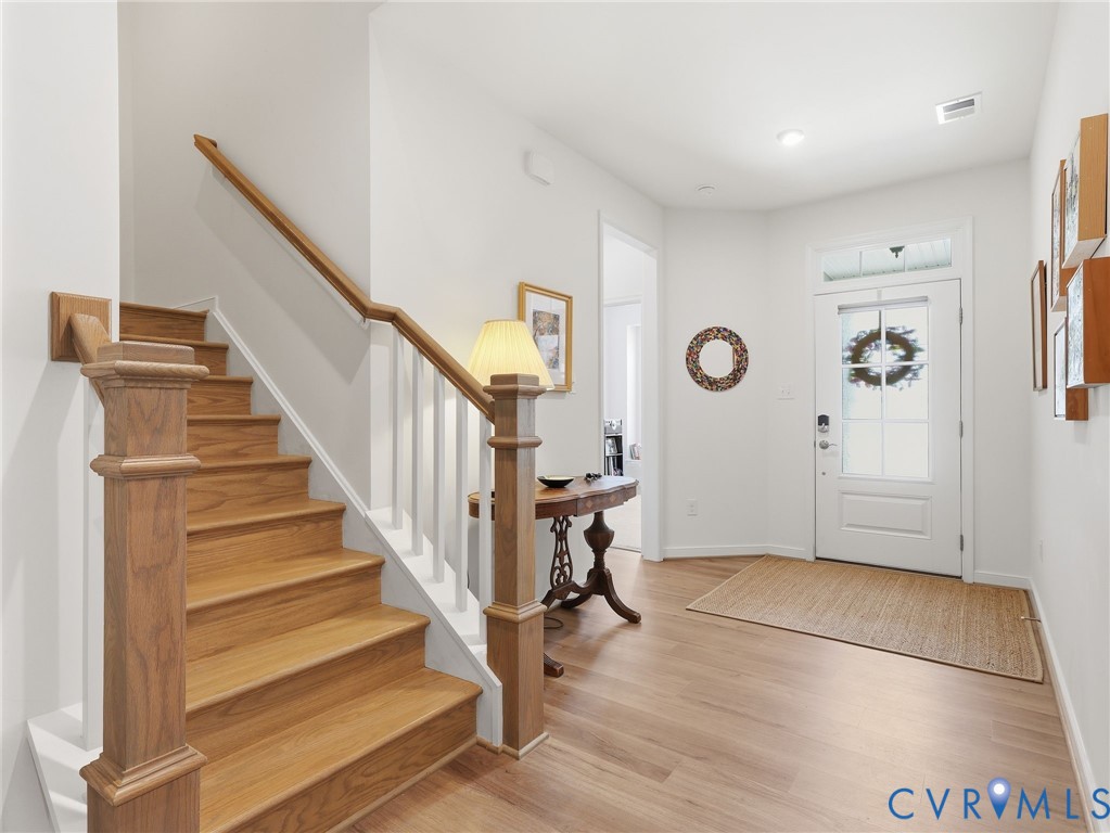 Step into an inviting foyer that offers a warm, elegant welcome to you and your guests. Step into an inviting foyer that offers a warm, elegant welcome to you and your guests.