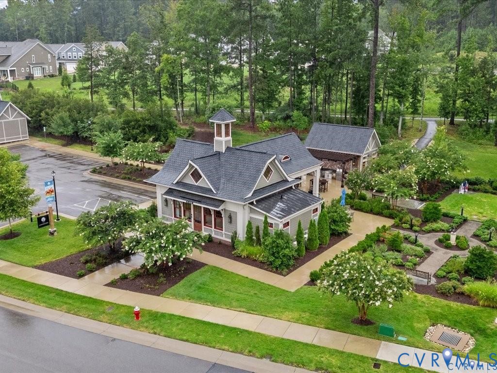 Area view of the Conservatory. Look at that landscaping calling to you to come take a stroll and take it all in.