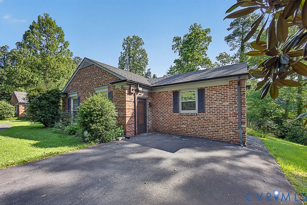 11701 Holly Hill Road, Chester, VA 23831