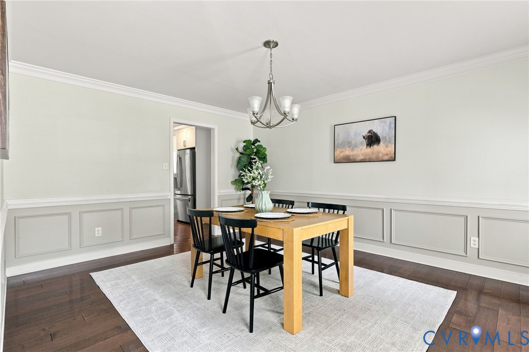 Wood-finish flooring with crown molding and wainscoting