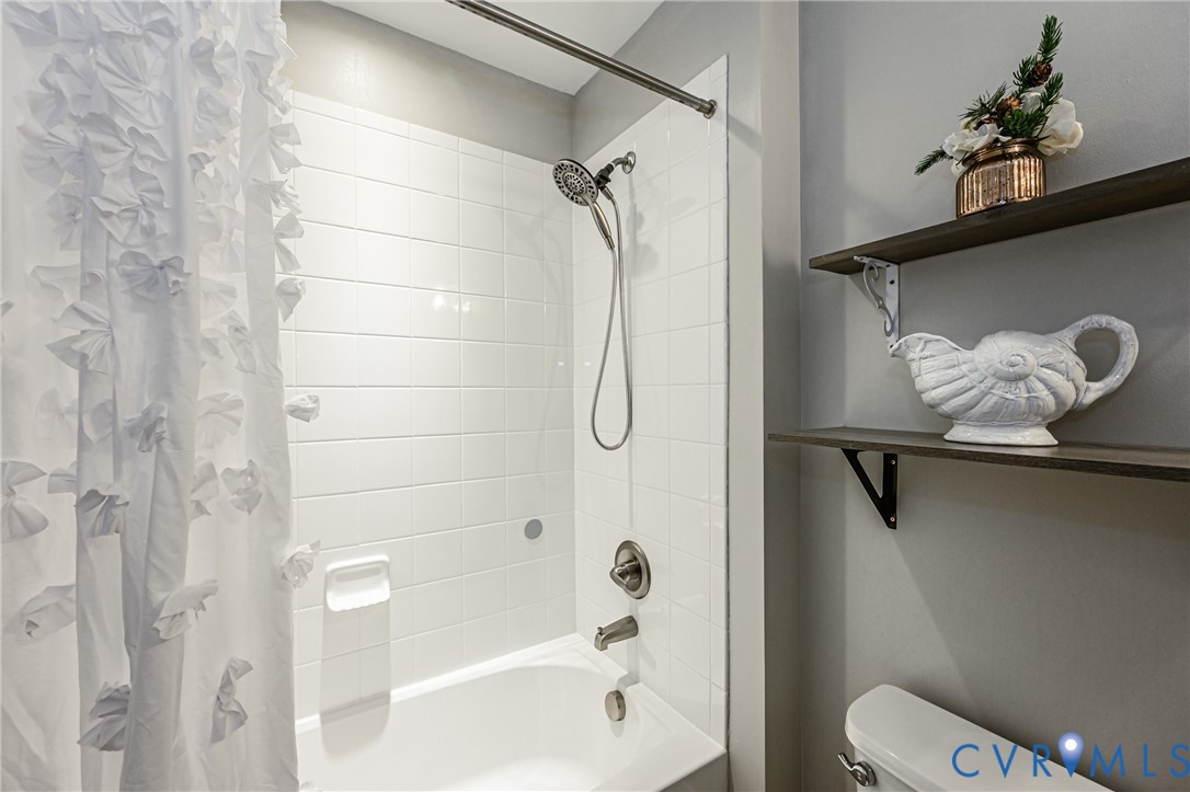 White subway tile surround with brushed nickel fixtures