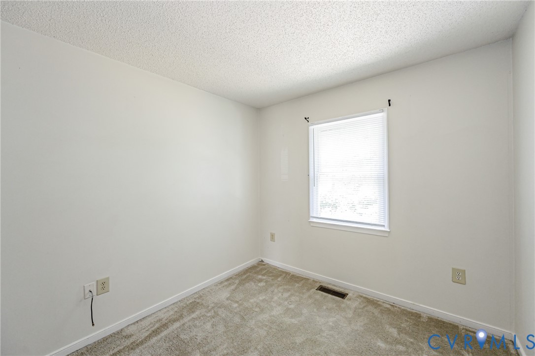 Neutral wall paint with textured ceiling