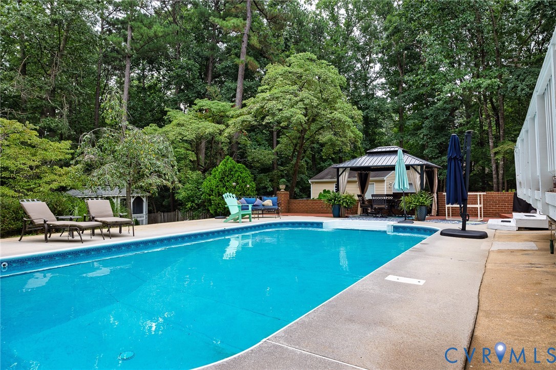 In-ground swimming pool with surrounding concrete decking In-ground swimming pool with surrounding concrete decking