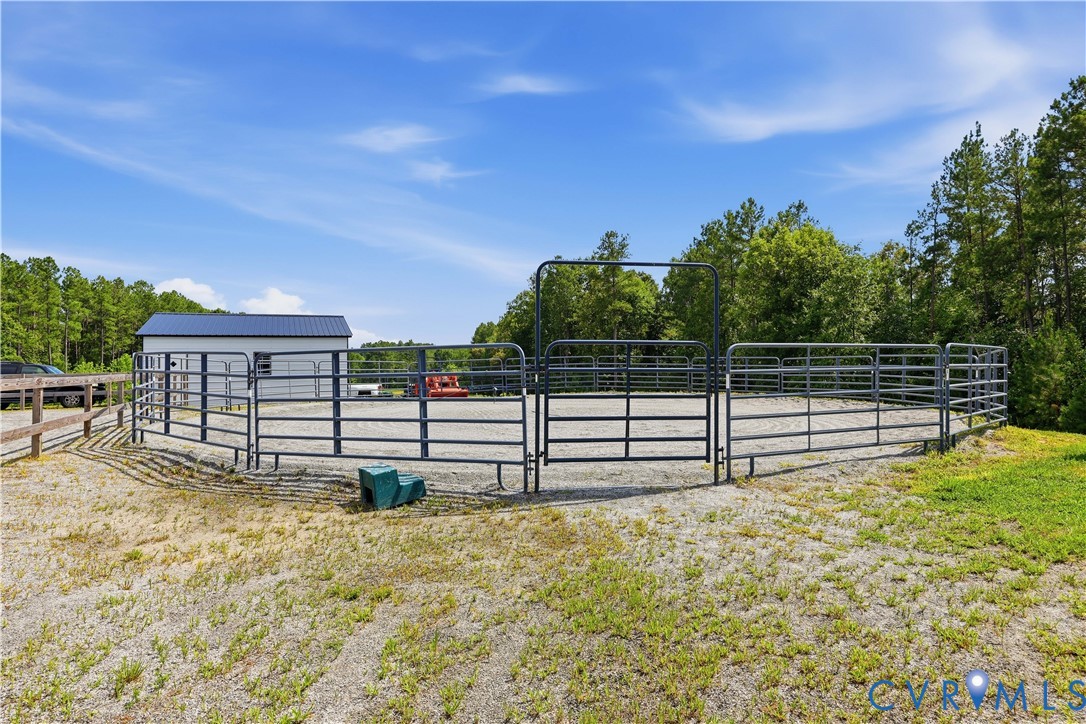 25181 W Soap Stone Rd, Amelia, VA 23083