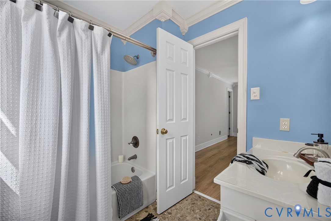 Tub/shower combination with oil-rubbed bronze fixtures