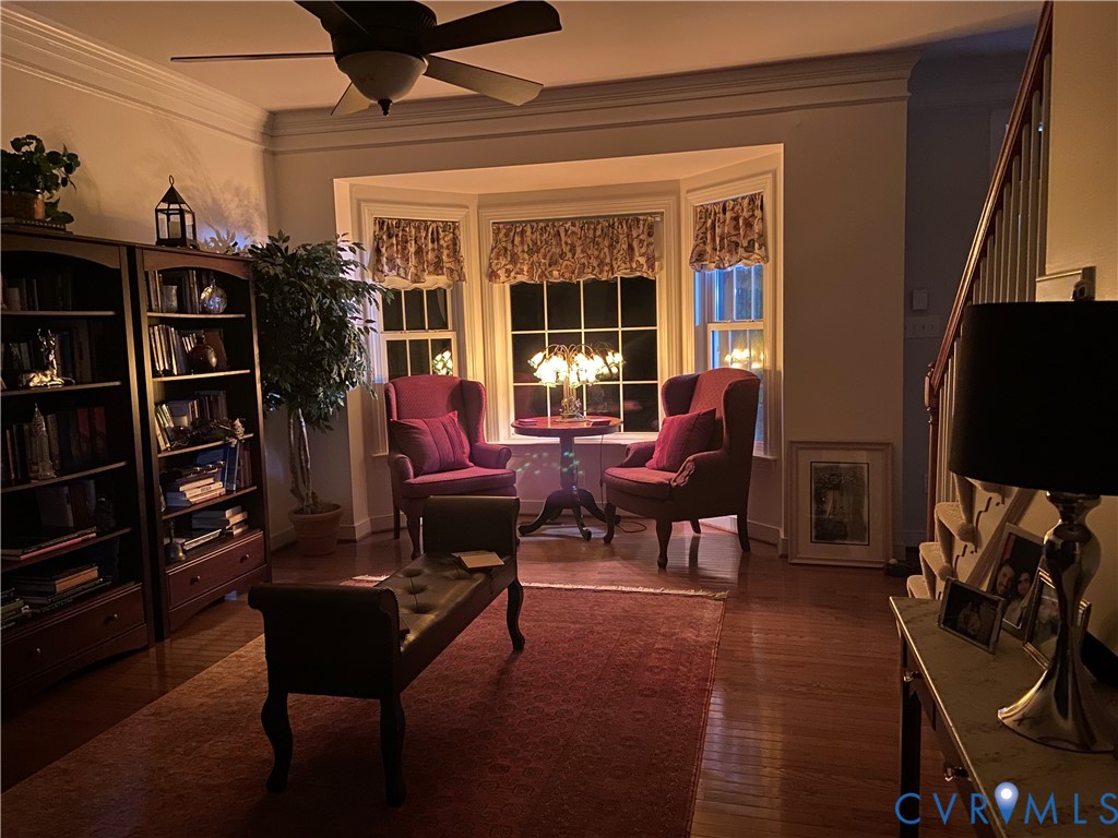 Bay window with double-hung windows and patterned valances