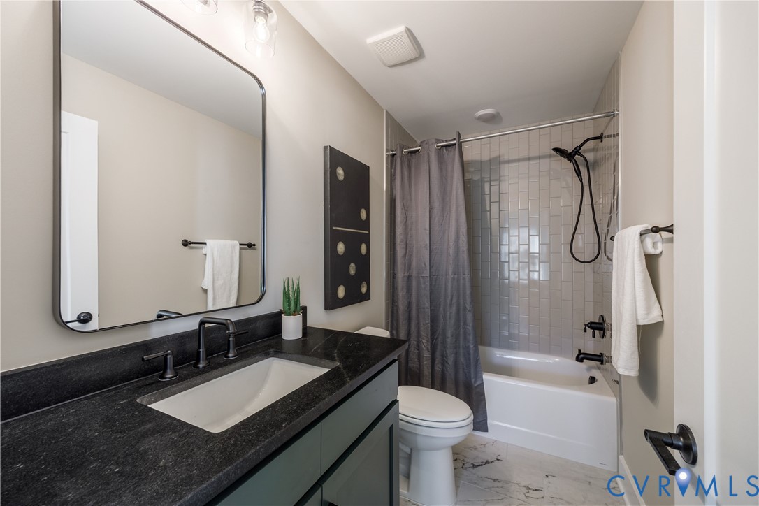 bedroom 5, en-suite bathroom