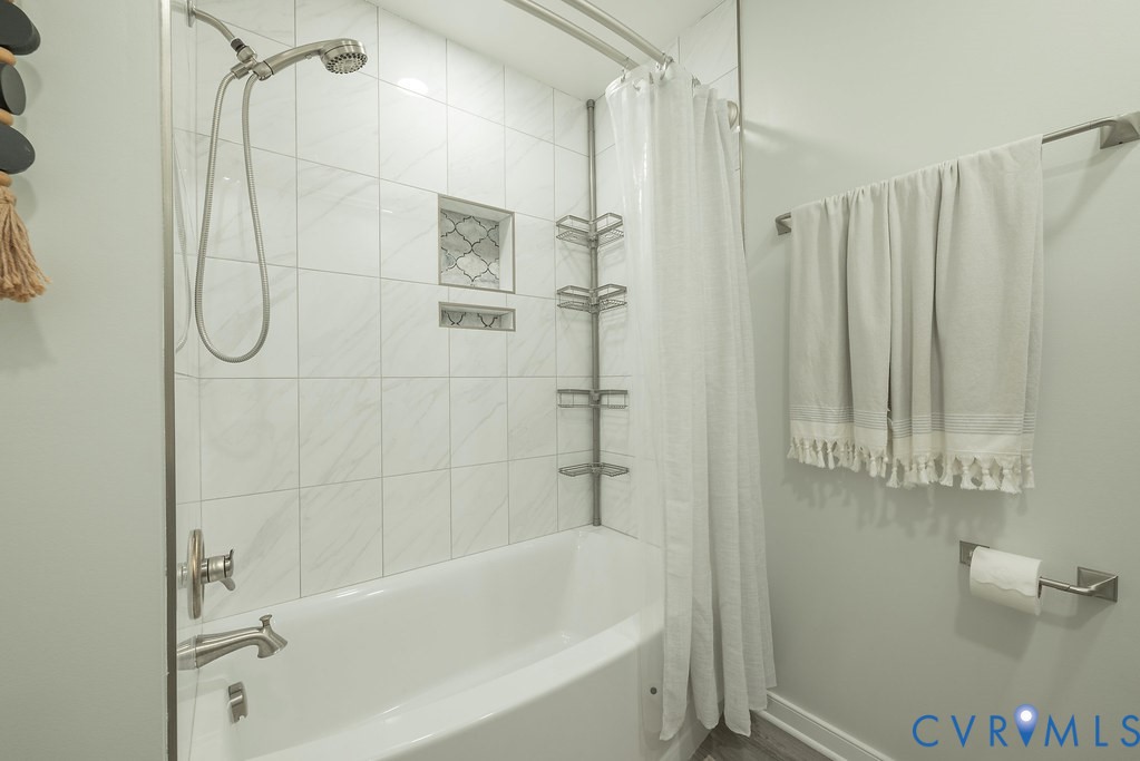 Full Hallway Bath Shower Area