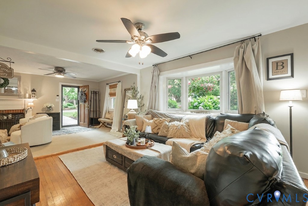 Opens to the Family room with ceiling fans.