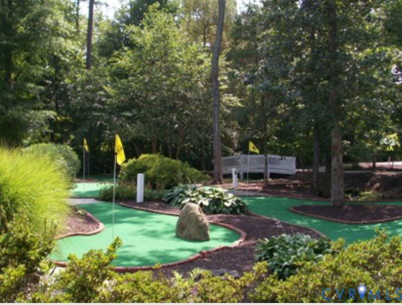 Miniature golf course