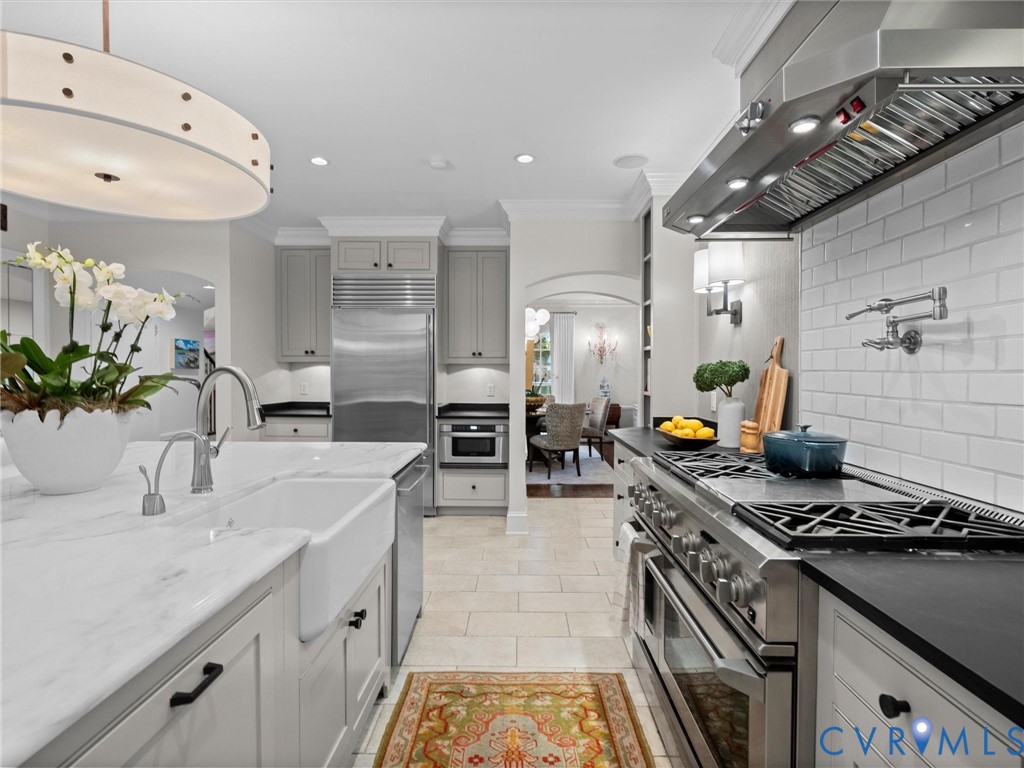 with Wolf, Sub-zero and Bosch stainless steel appliances