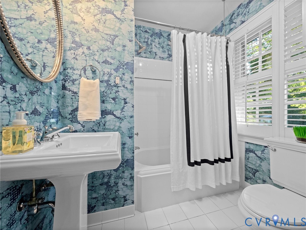 with tub/shower combination