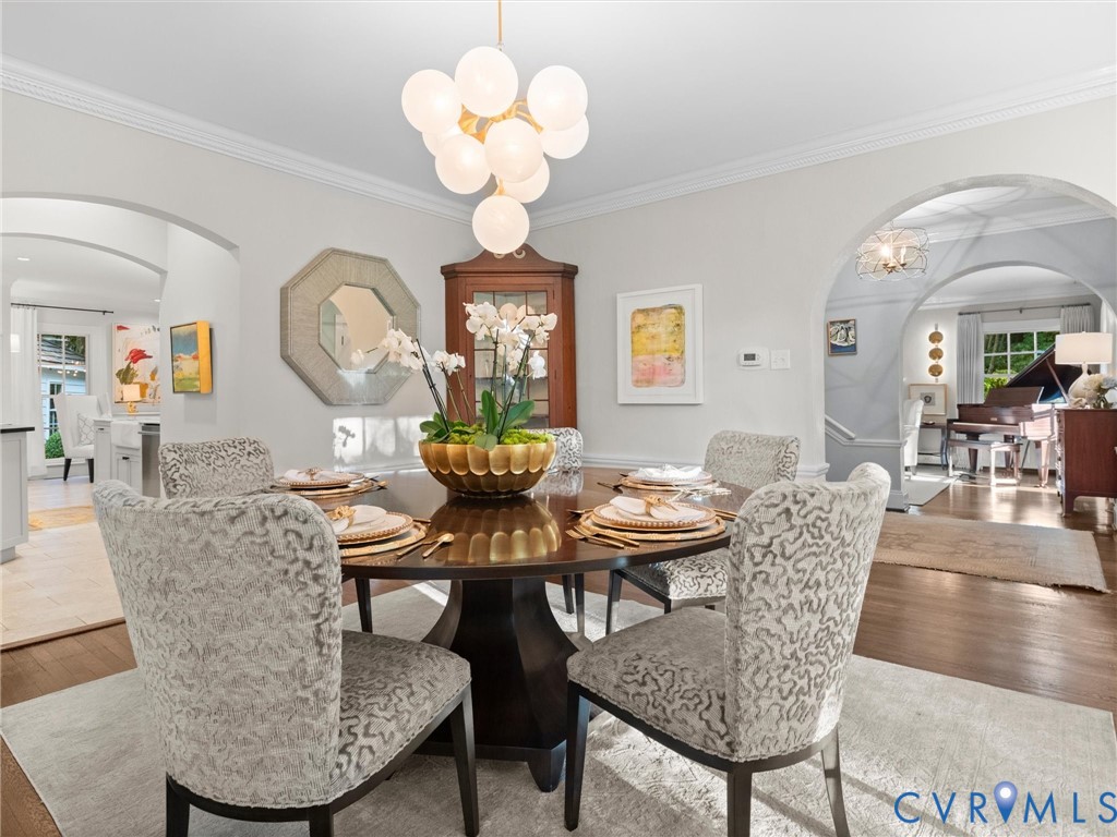 that connects to the kitchen and living room