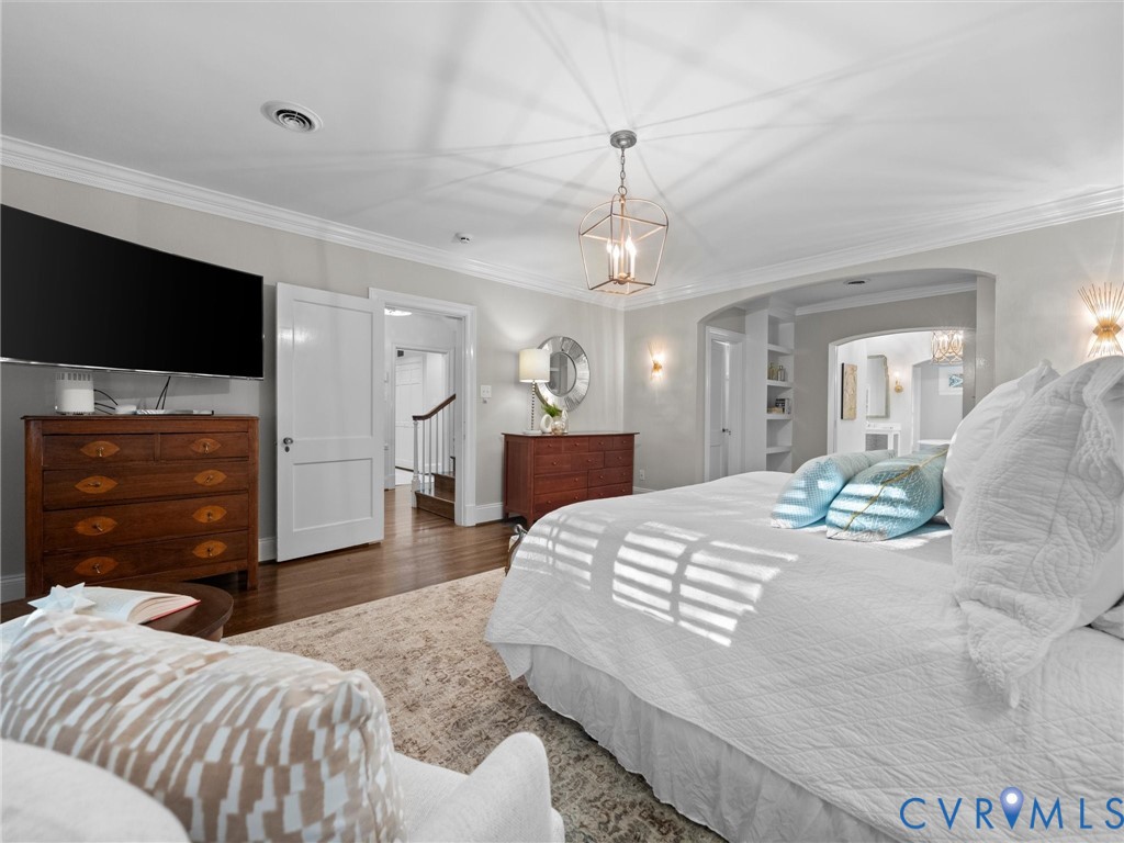 is large & spacious and connects to a ensuite spa-like bath