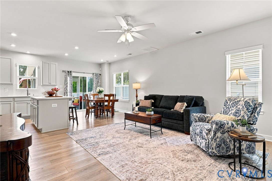 Freshly painted, neutral palette - open concept, tons of natural light Freshly painted, neutral palette - open concept, tons of natural light