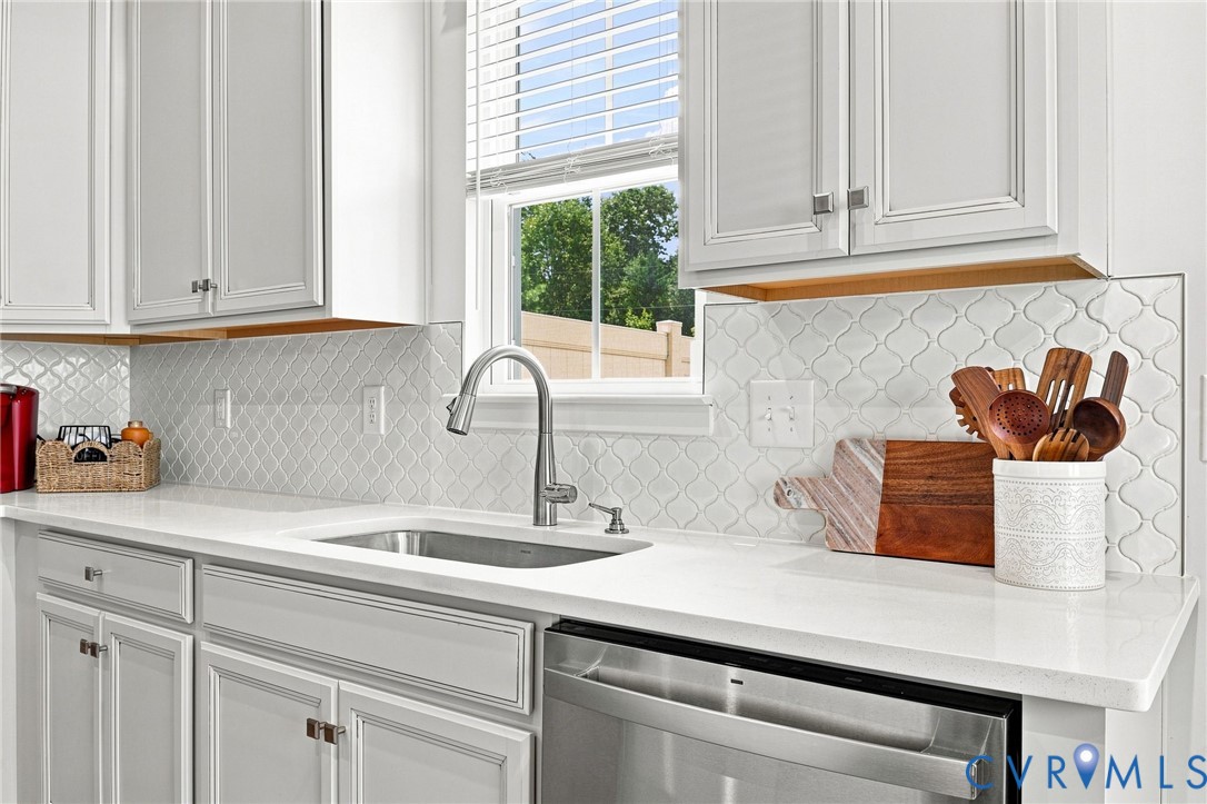 Tiled backsplash, window overlooking backyard
