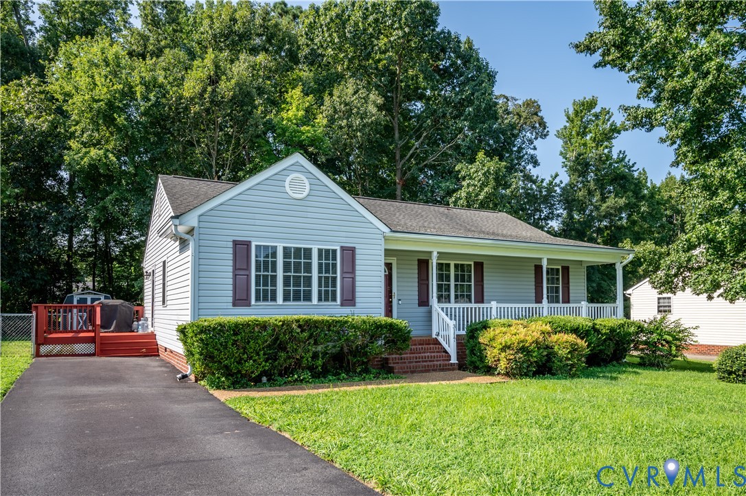 Front of home featuring recently updated paved driveway. Front of home featuring recently updated paved driveway.