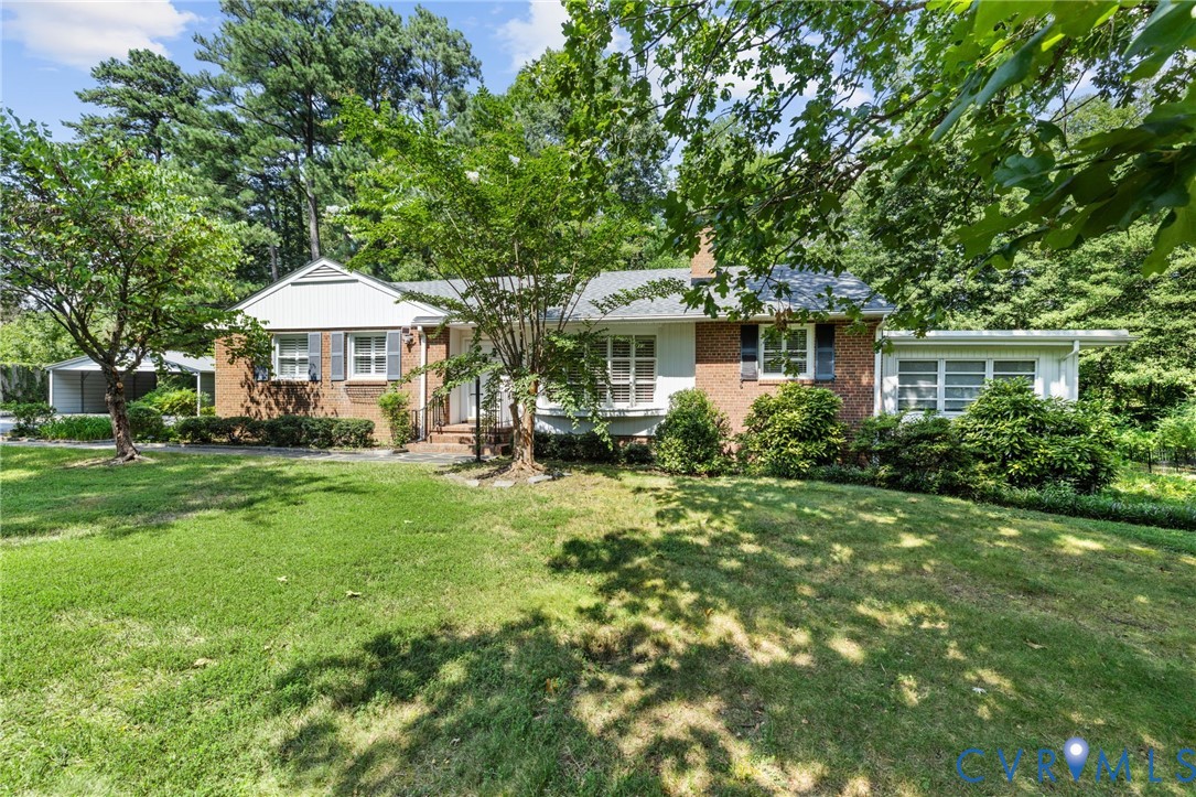 Welcome to 8208 Michael Rd! contrasting dark roof