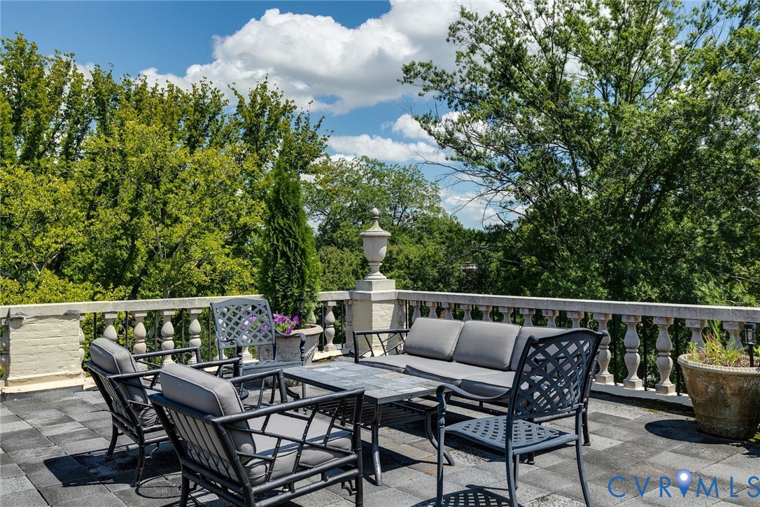 Tree top setting, elegant balustrade