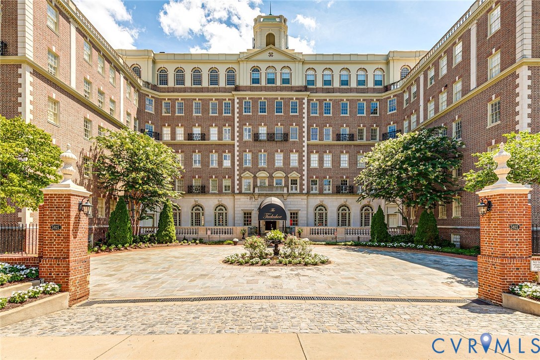 Designed by Duncan Lee and built in the late 1920's