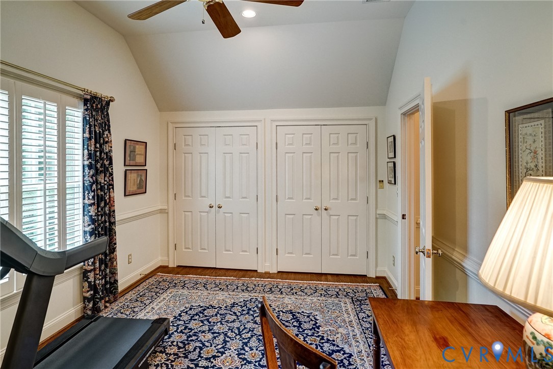 Flexible space with closet and access to bath can be used as a