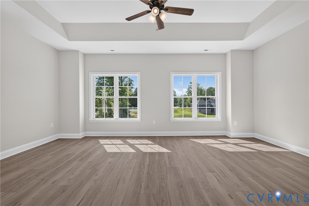 Tray ceiling with a ceiling fan