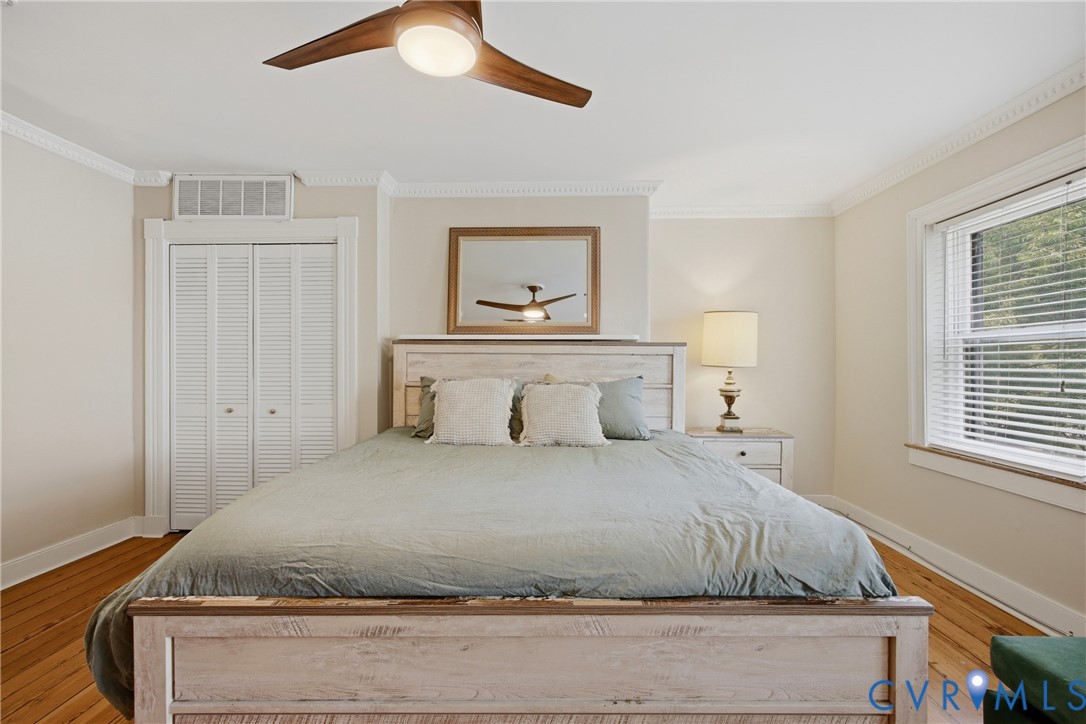 Hardwood floors, crown molding, ceiling fan, natural light