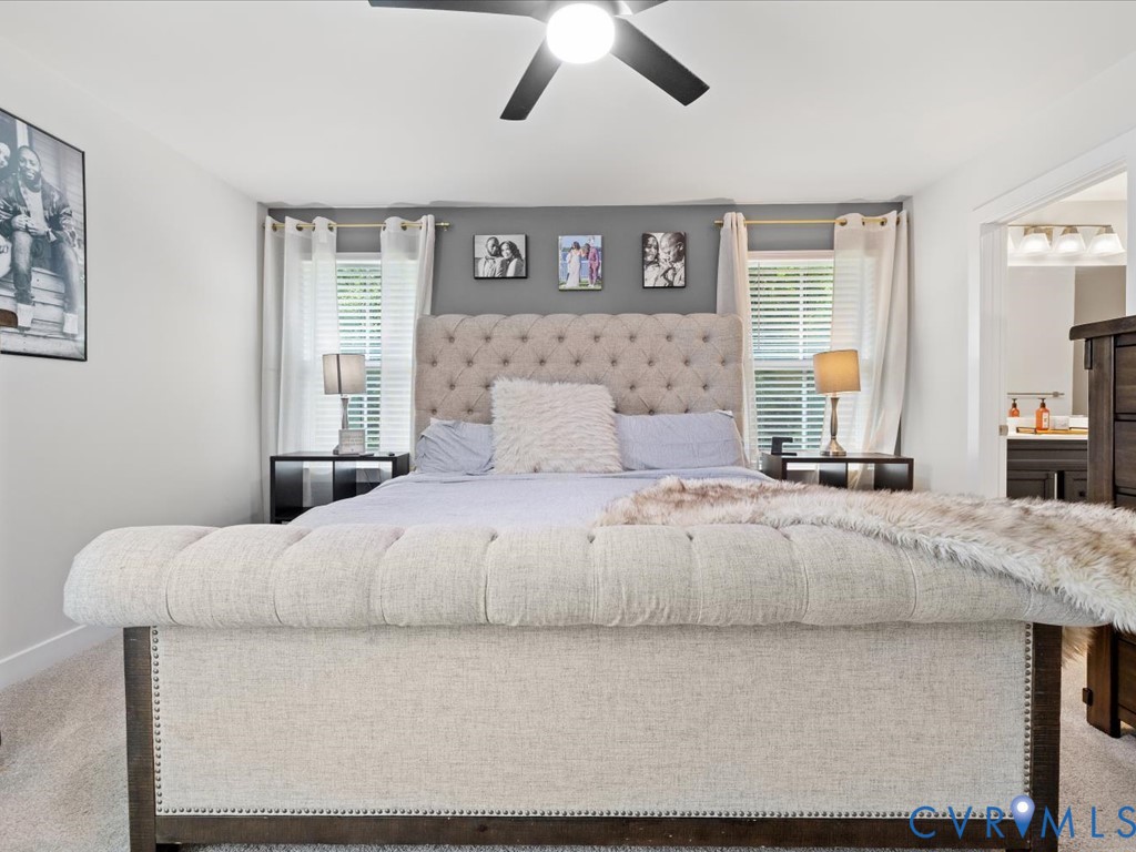 Ceiling fan with integrated lighting