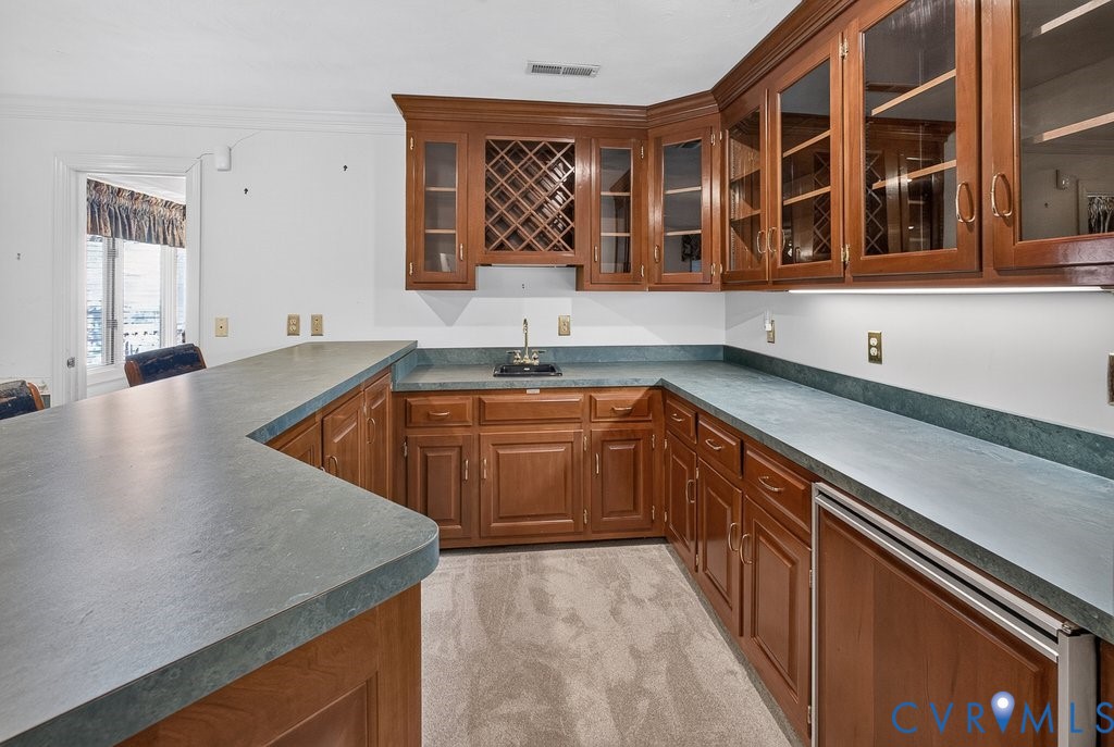 Kitchen/bar area