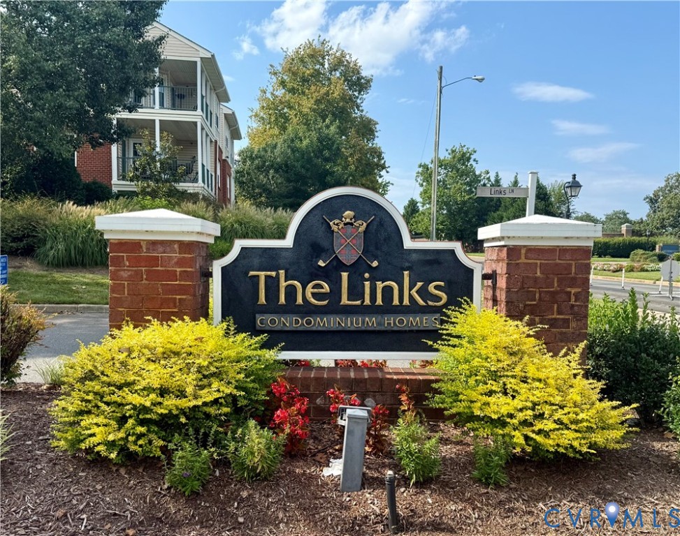 The Links Condominium Homes entry sign featuring brick pillars and established landscaping