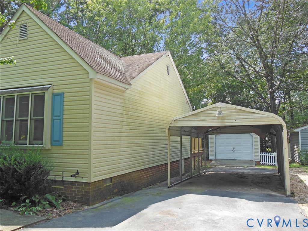 Right side and Carport Right side and Carport