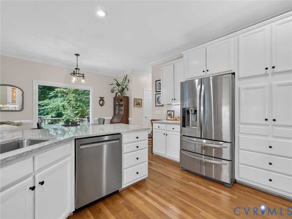 Plenty of storage! And refrigerator conveys!